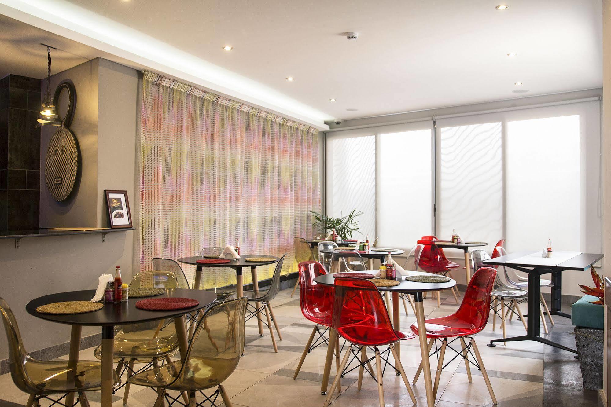 Urbano Hotel By Roots Wiaboman Екстериор снимка