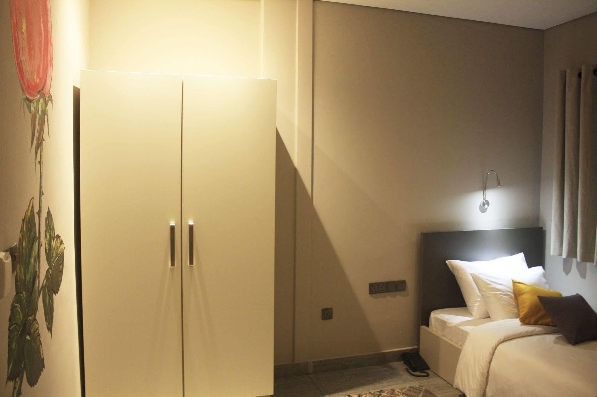 Urbano Hotel By Roots Wiaboman Екстериор снимка
