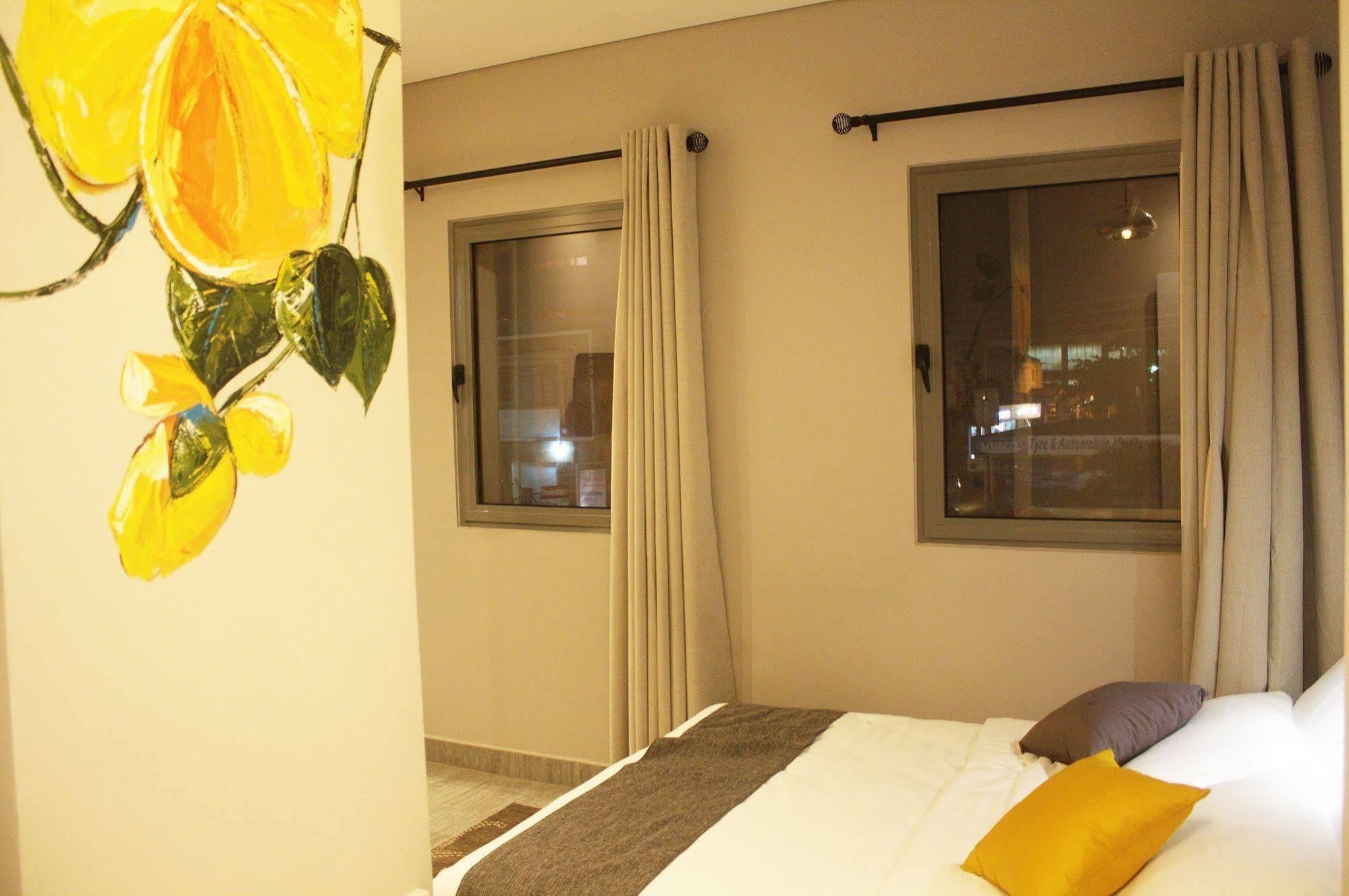 Urbano Hotel By Roots Wiaboman Екстериор снимка