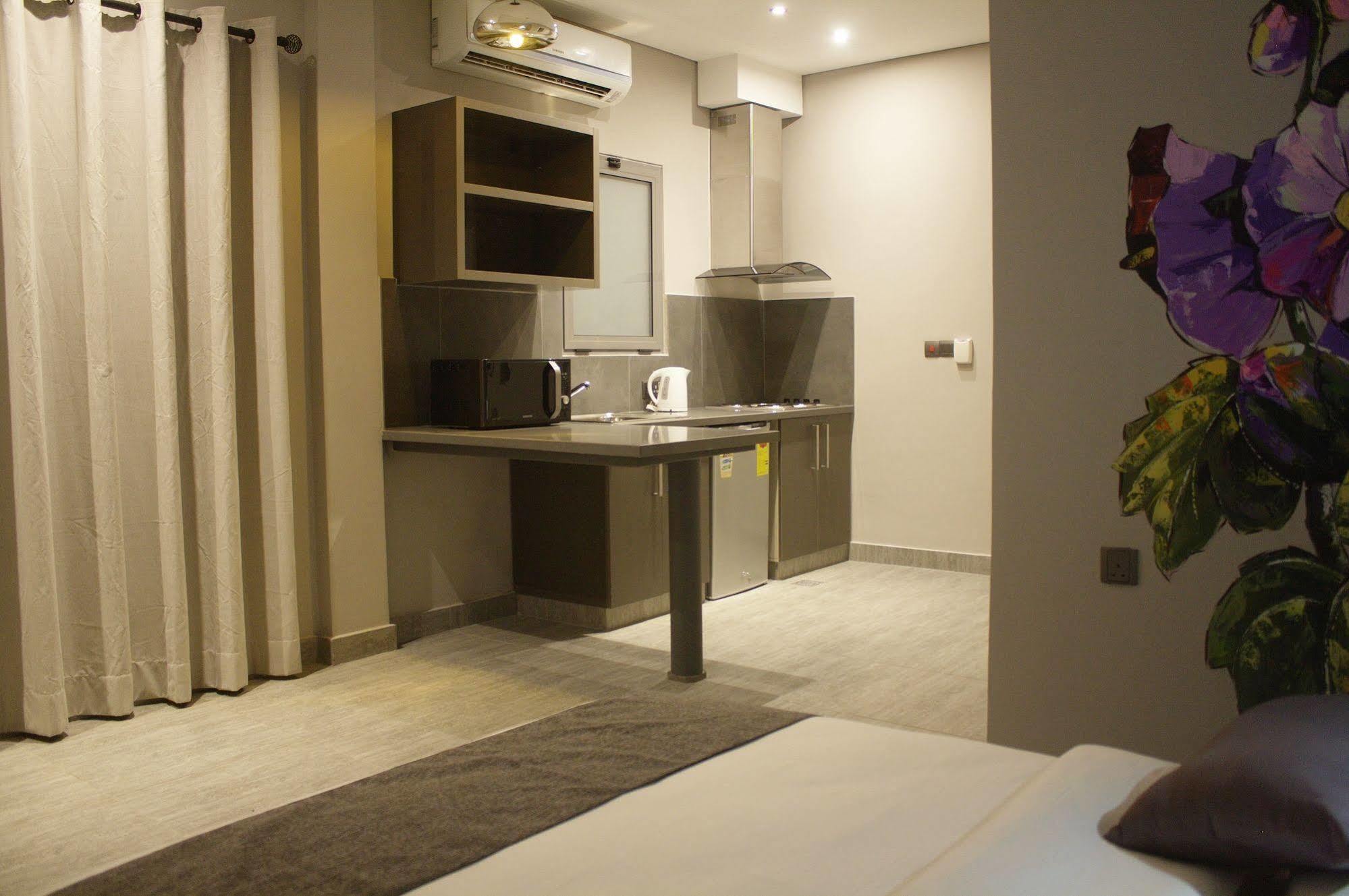 Urbano Hotel By Roots Wiaboman Екстериор снимка
